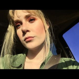 Meet your Posher, Elizabeth